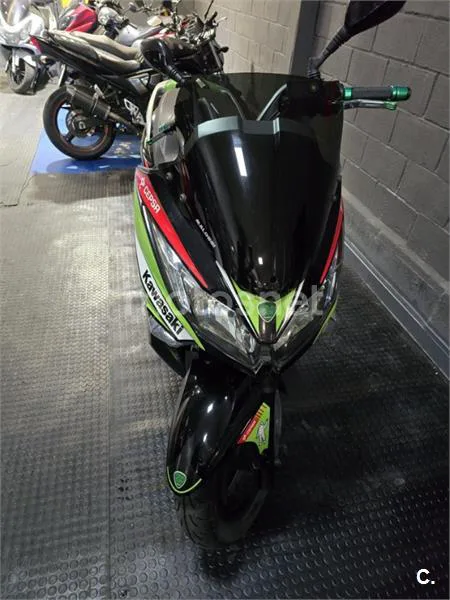 Kawasaki J300 – Vista 8