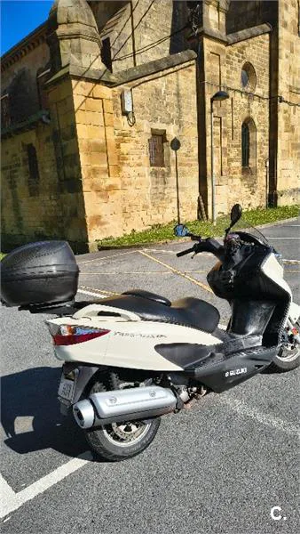 Suzuki Burgman 125 – Vista 4