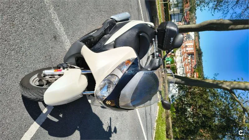 Suzuki Burgman 125 – Vista 5