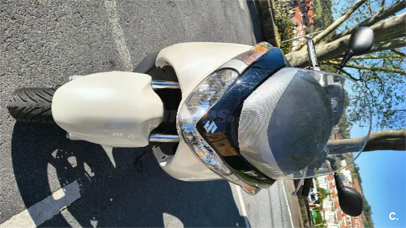 Suzuki Burgman 125 – Vista 7
