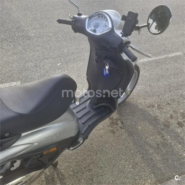 Piaggio LIBERTY 125 4T – Vista 3