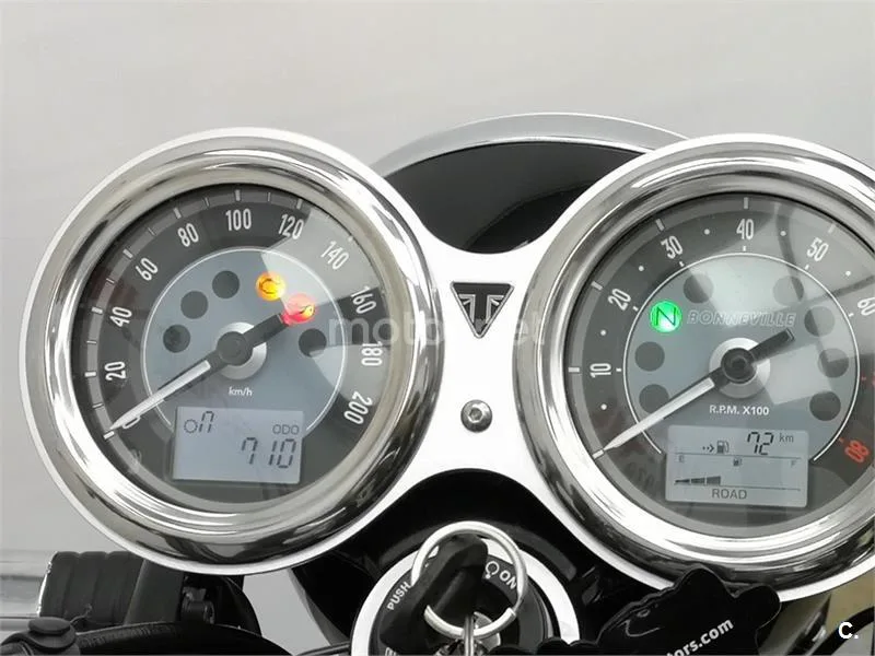 Triumph Bonneville T120 – Vista 12