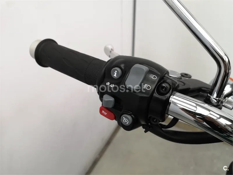 Triumph Bonneville T120 – Vista 13