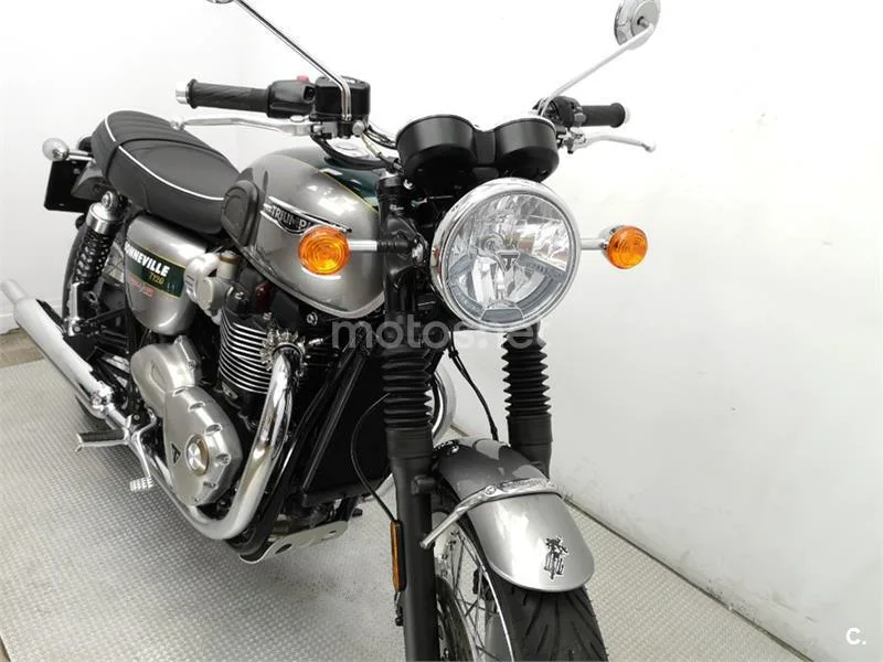 Triumph Bonneville T120 – Vista 7