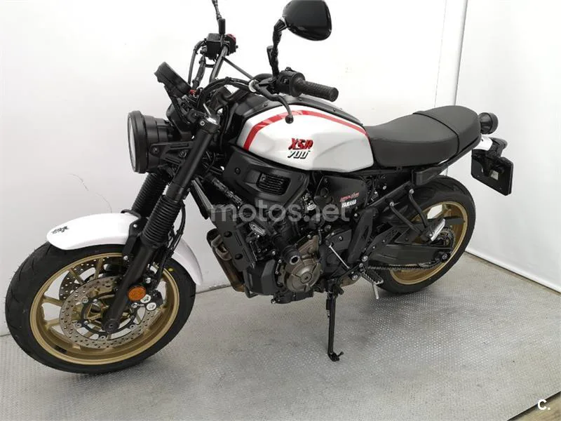 Yamaha XSR 700 – Vista 15