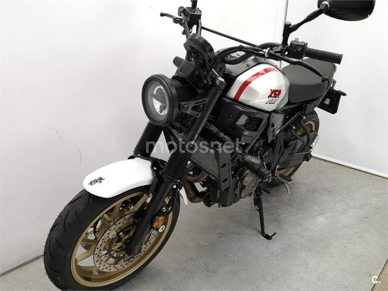 Yamaha XSR 700 – Vista 16