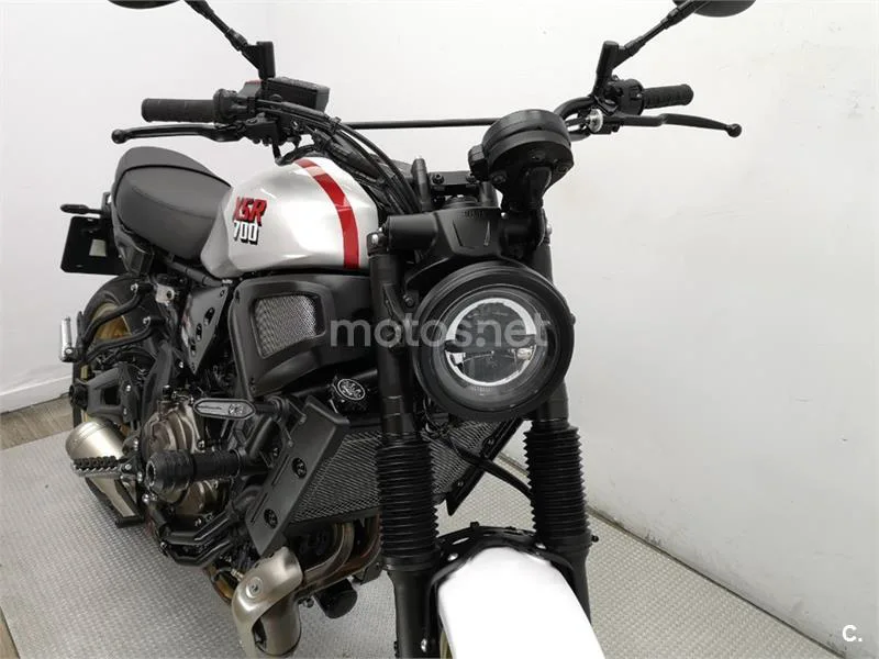 Yamaha XSR 700 – Vista 3