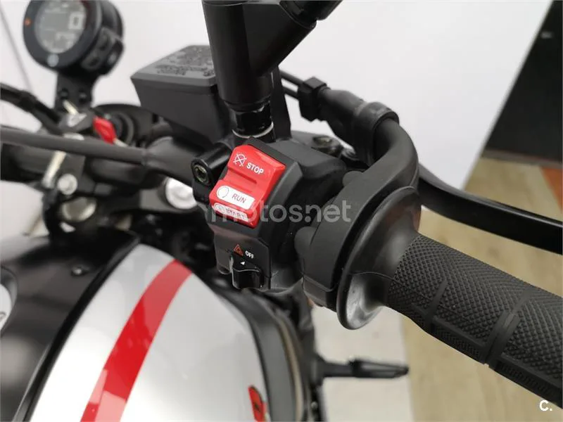 Yamaha XSR 700 – Vista 10