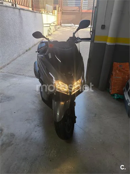 Kymco Grand Dink 300 – Vista 2