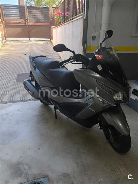 Kymco Grand Dink 300 – Vista 4