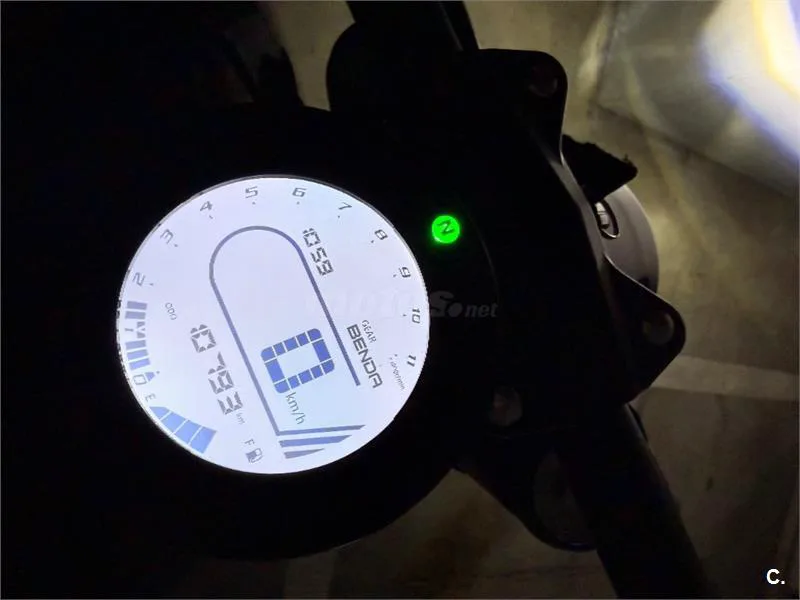Keeway V 302 C – Vista 6