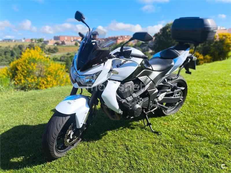 Kawasaki Z 750 – Vista 12