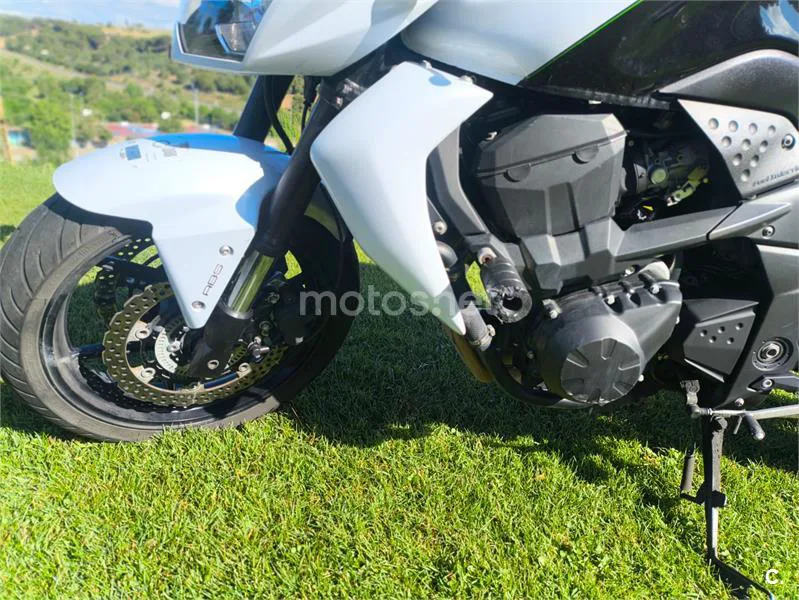 Kawasaki Z 750 – Vista 9