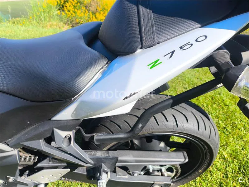 Kawasaki Z 750 – Vista 10