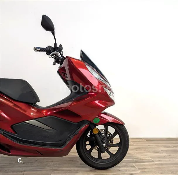 Honda PCX 125 – Vista 4