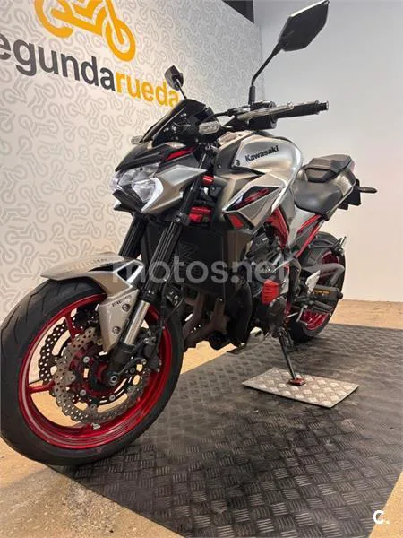 Kawasaki Z900 - Vista 5