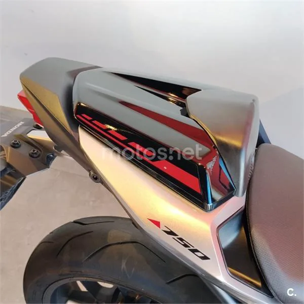 Honda CB 750 Hornet – Vista 11