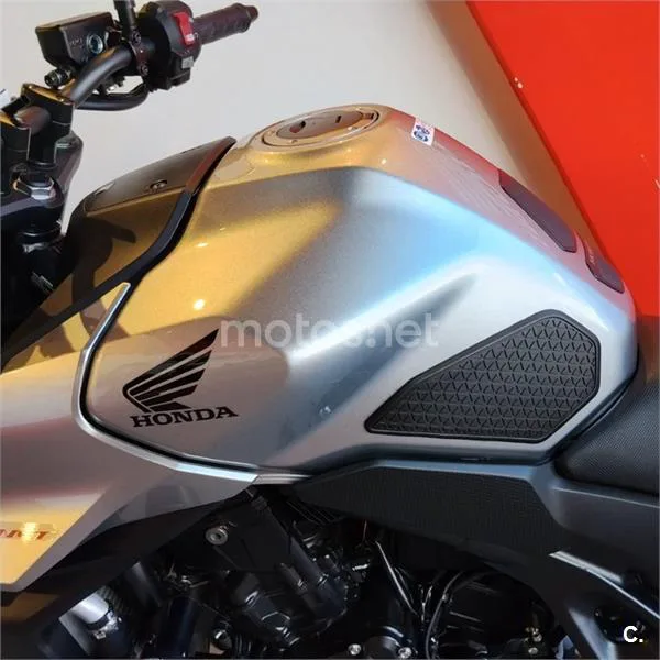Honda CB 750 Hornet – Vista 17