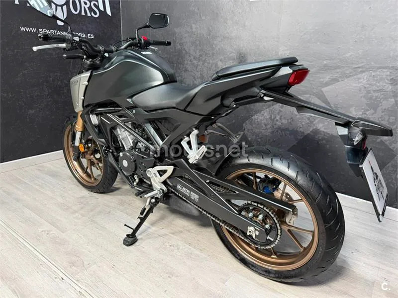 Honda CB 125 R – Vista 11