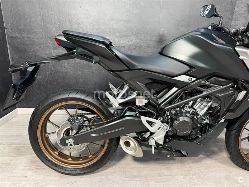 Honda CB 125 R – Vista 12