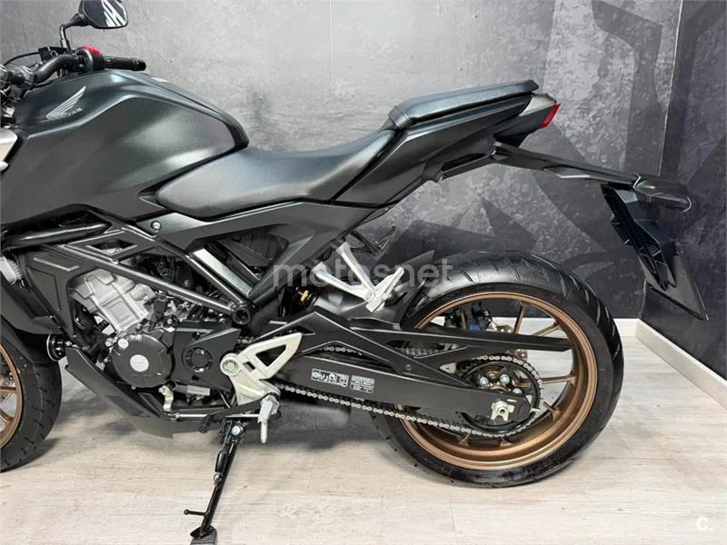 Honda CB 125 R – Vista 13