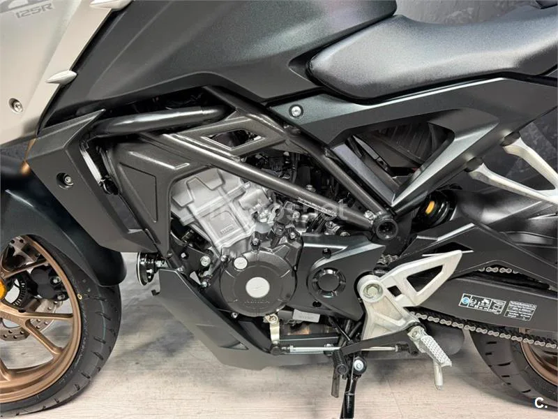 Honda CB 125 R – Vista 15