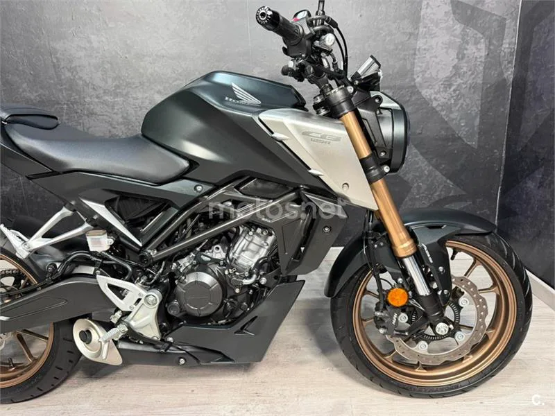 Honda CB 125 R – Vista 8