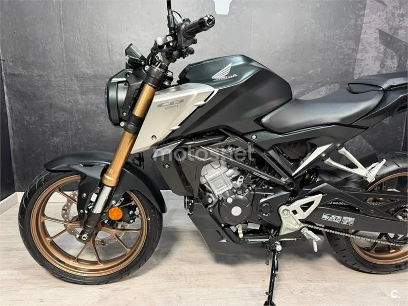 Honda CB 125 R – Vista 9