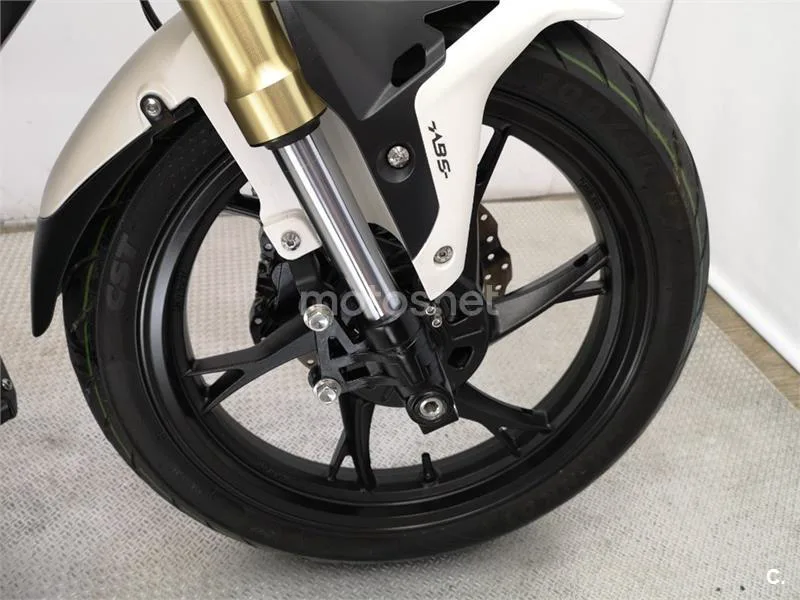 Keeway RKF 125 – Vista 11