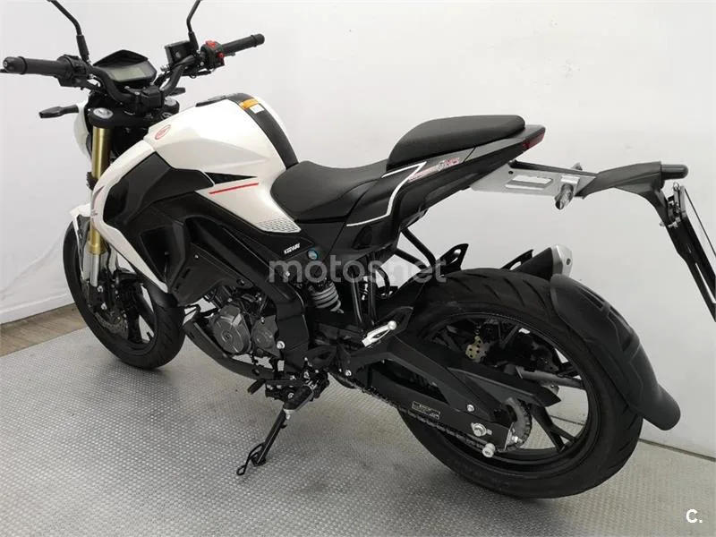 Keeway RKF 125 – Vista 16