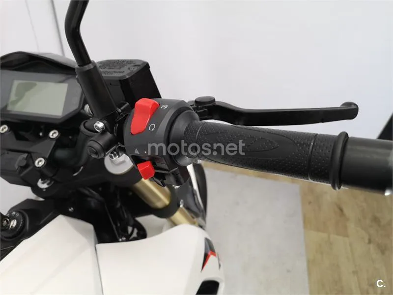Keeway RKF 125 – Vista 10