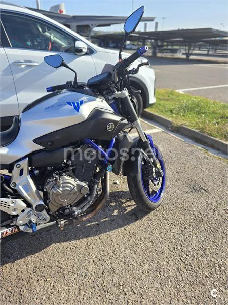 Yamaha MT-07 – Vista 7
