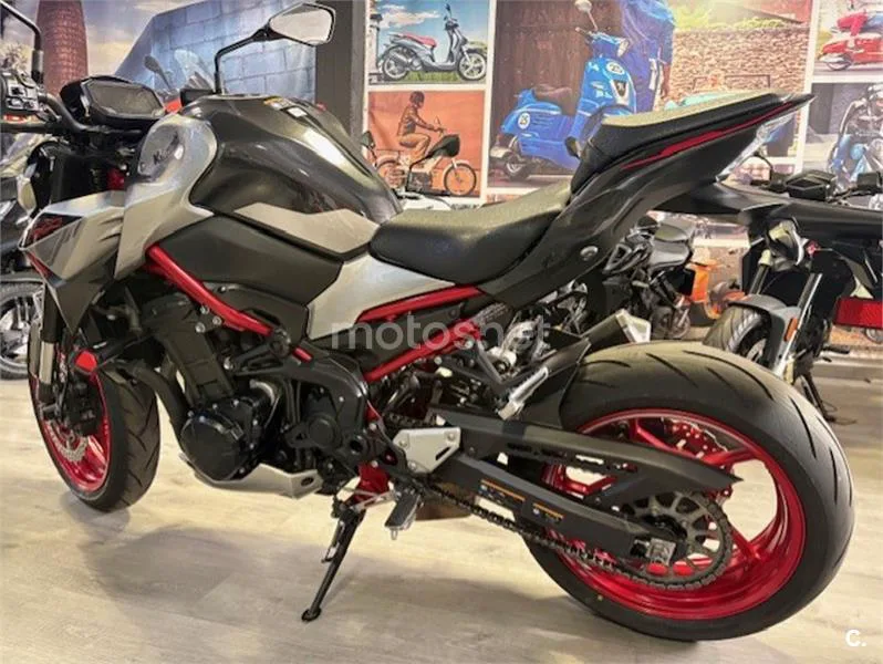 Kawasaki Z900 – Vista 4