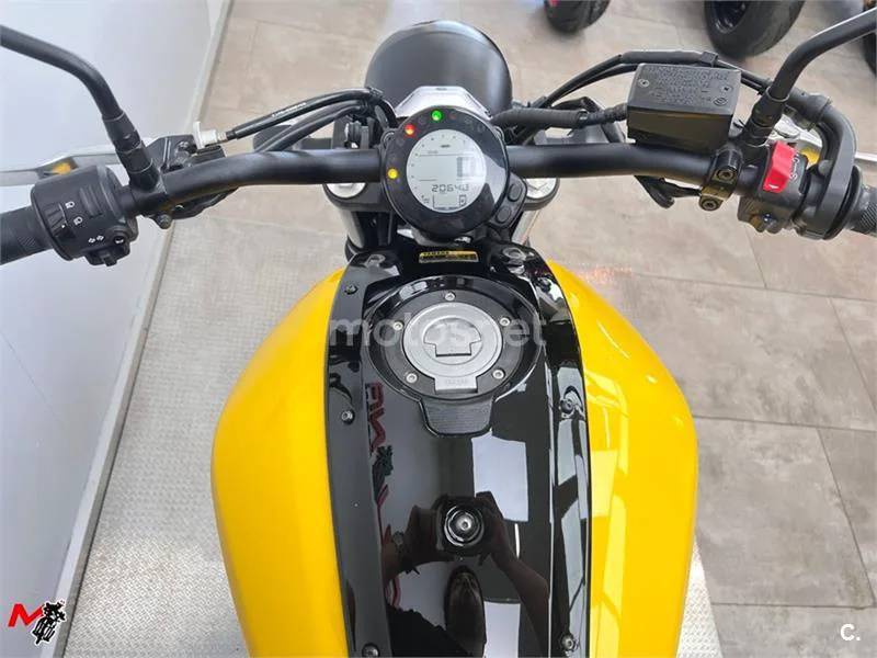 Yamaha XSR 700 – Vista 7