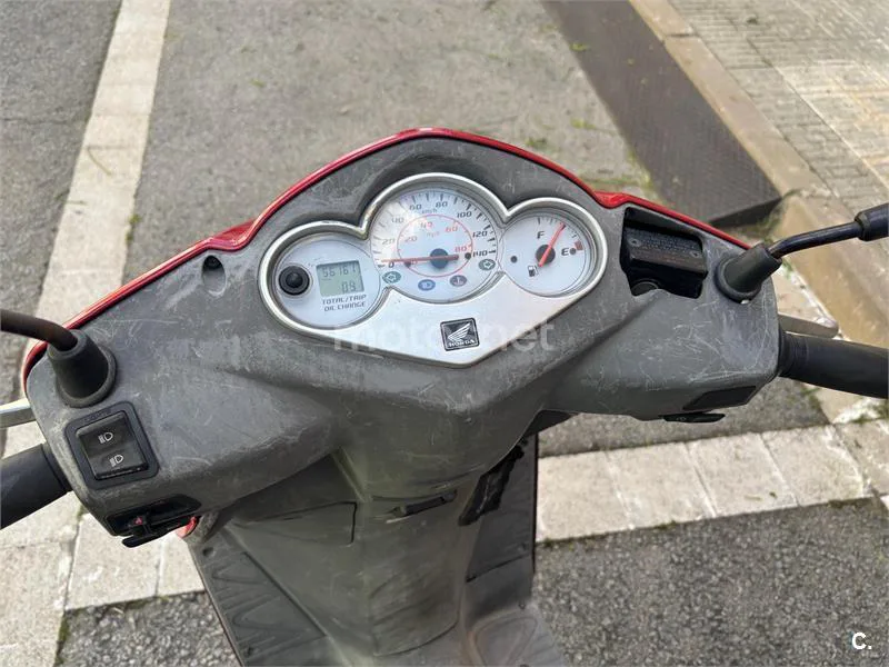 Honda NES 125 – Vista 2