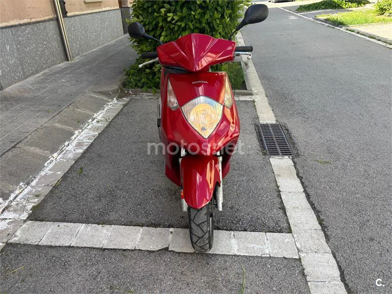 Honda NES 125 – Vista 3