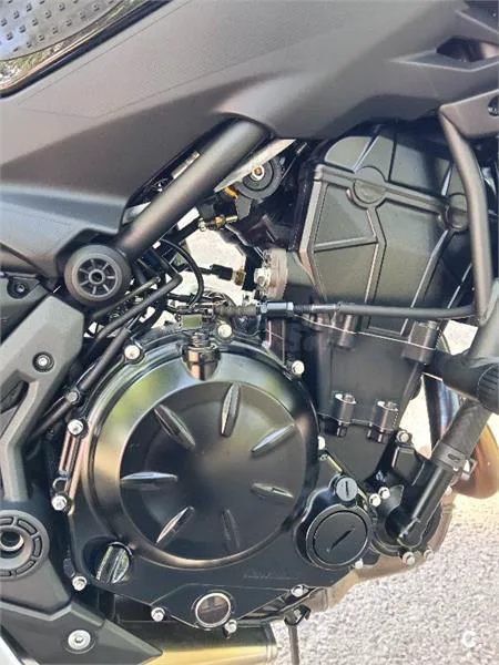 Kawasaki Z650 – Vista 8