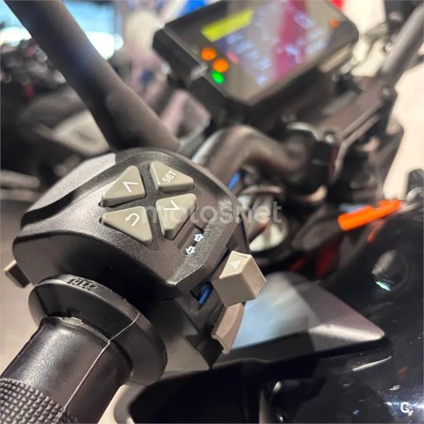 KTM 125 – Vista 13