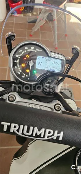 Triumph Scrambler 400 X – Vista 2