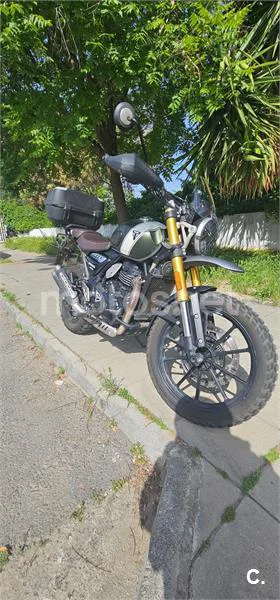 Triumph Scrambler 400 X – Vista 7