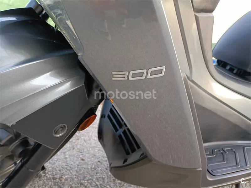 Kymco Grand Dink 300 – Vista 3