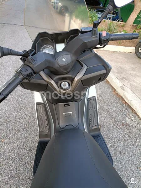Kymco Grand Dink 300 – Vista 4