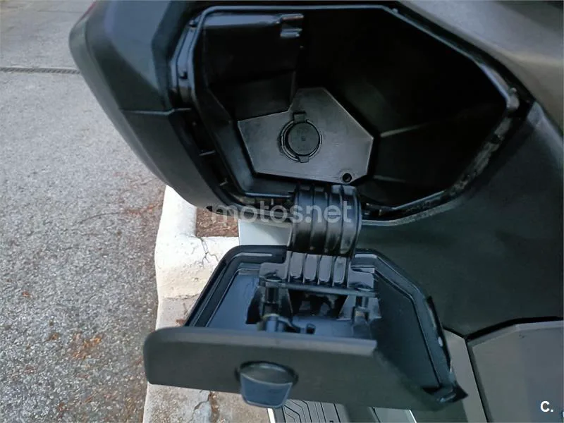 Kymco Grand Dink 300 – Vista 7