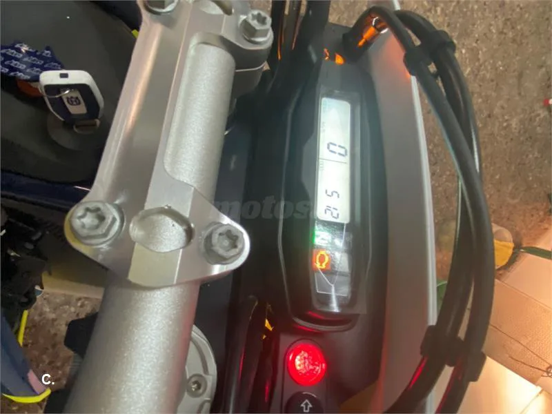 Husqvarna 701 Enduro – Vista 2