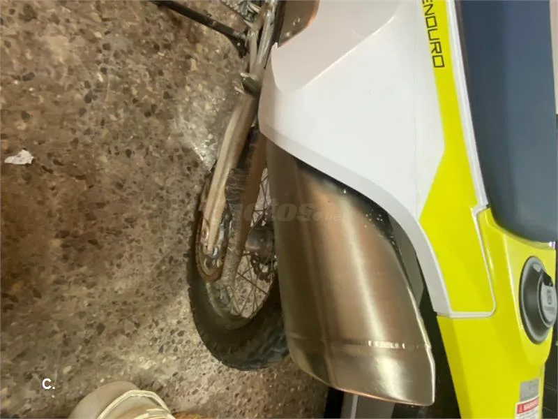 Husqvarna 701 Enduro – Vista 3