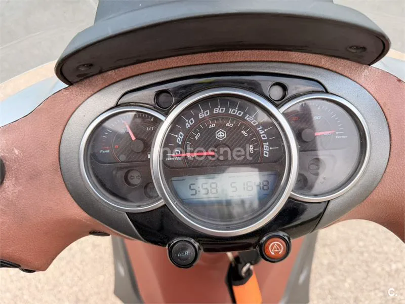 Piaggio Beverly 350 Sport Touring – Vista 12