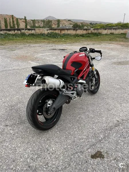Ducati Monster 696 – Vista 2