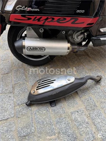 Vespa GTS Super 300 - Vista 11