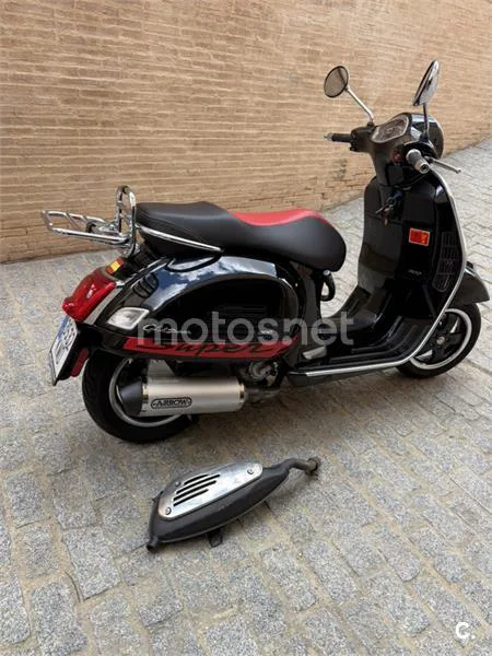 Vespa GTS Super 300 - Vista 12