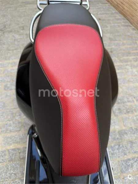 Vespa GTS Super 300 - Vista 3
